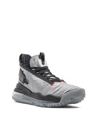 silberne hohe Sneakers von Jordan