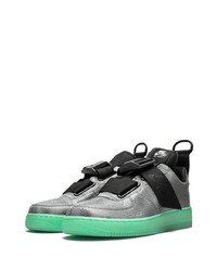 silberne Leder niedrige Sneakers mit Schlangenmuster von Nike