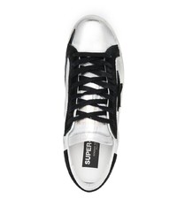 silberne Leder niedrige Sneakers mit Sternenmuster von Golden Goose