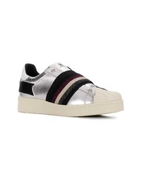 silberne Leder niedrige Sneakers von MOA - Master of Arts