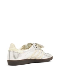 silberne Leder niedrige Sneakers von adidas