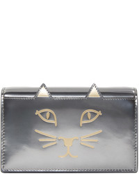 silberne Ledertaschen von Charlotte Olympia