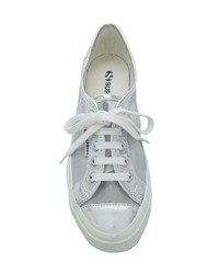 silberne niedrige Sneakers von Superga