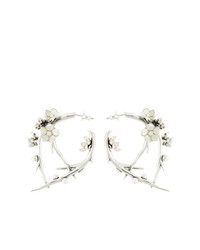silberne Ohrringe mit Blumenmuster von Shaun Leane
