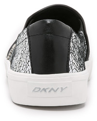 silberne Slip-On Sneakers aus Leder von DKNY