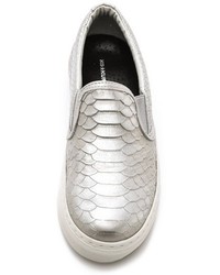 silberne Slip-On Sneakers aus Leder von Kurt Geiger
