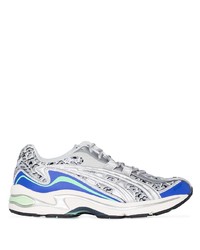 silberne Sportschuhe von Asics