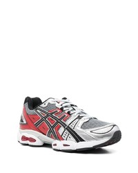 silberne Sportschuhe von Asics