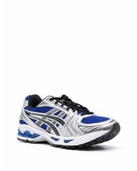 silberne Sportschuhe von Asics