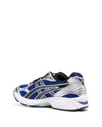 silberne Sportschuhe von Asics