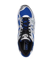 silberne Sportschuhe von Asics