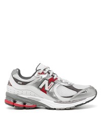 silberne Sportschuhe von New Balance