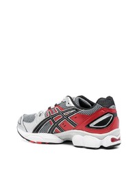 silberne Sportschuhe von Asics