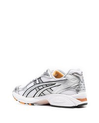 silberne Sportschuhe von Asics