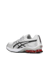 silberne Sportschuhe von Asics