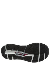 silberne Turnschuhe von Asics