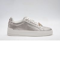 silberne Turnschuhe von Replay