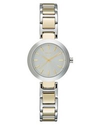 silberne Uhr von DKNY