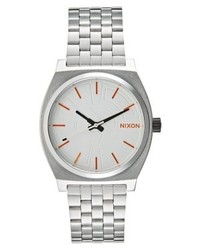 silberne Uhr von Nixon