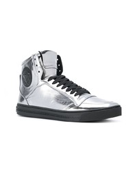 silberne verzierte hohe Sneakers von Versace