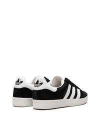 silberne Wildleder niedrige Sneakers von adidas