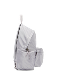 silberner Rucksack von Eastpak