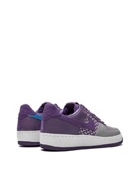 violette bedruckte Leder niedrige Sneakers von Nike