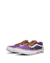 violette bedruckte Segeltuch niedrige Sneakers von Vans