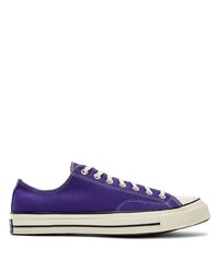 violette niedrige Sneakers von Converse