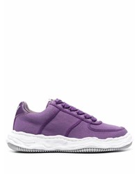 violette niedrige Sneakers von Maison Mihara Yasuhiro