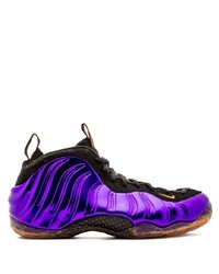 violette niedrige Sneakers von Nike