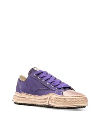 violette niedrige Sneakers von Maison Mihara Yasuhiro