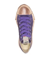 violette niedrige Sneakers von Maison Mihara Yasuhiro