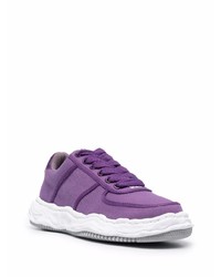 violette niedrige Sneakers von Maison Mihara Yasuhiro