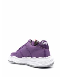 violette niedrige Sneakers von Maison Mihara Yasuhiro