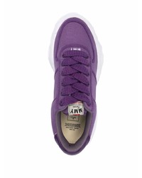 violette niedrige Sneakers von Maison Mihara Yasuhiro