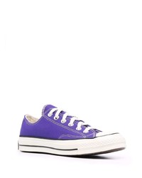 violette Segeltuch niedrige Sneakers von Converse