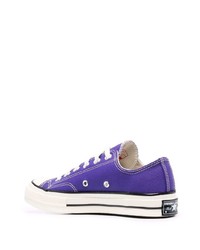 violette Segeltuch niedrige Sneakers von Converse