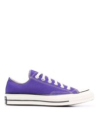 violette Segeltuch niedrige Sneakers von Converse