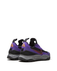 violette Sportschuhe von Nike