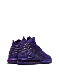 violette Sportschuhe von Nike