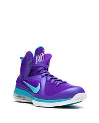 violette Sportschuhe von Nike