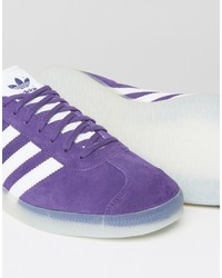 violette Turnschuhe von adidas