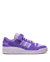 violette Wildleder niedrige Sneakers von adidas