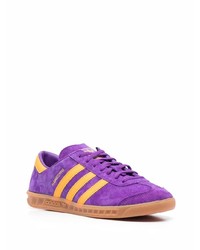 violette Wildleder niedrige Sneakers von adidas