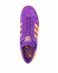 violette Wildleder niedrige Sneakers von adidas