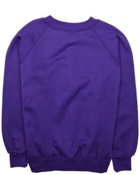 violetter Pullover mit einem Rundhalsausschnitt