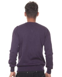 violetter Pullover mit einem V-Ausschnitt von FIOCEO