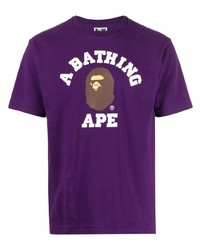 violettes bedrucktes T-Shirt mit einem Rundhalsausschnitt von A Bathing Ape