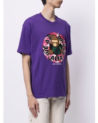 violettes bedrucktes T-Shirt mit einem Rundhalsausschnitt von AAPE BY A BATHING APE